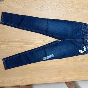 NWT- Old Navy Rockstar Super Skinny Jean